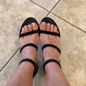 Donald Pliner elastic sandals